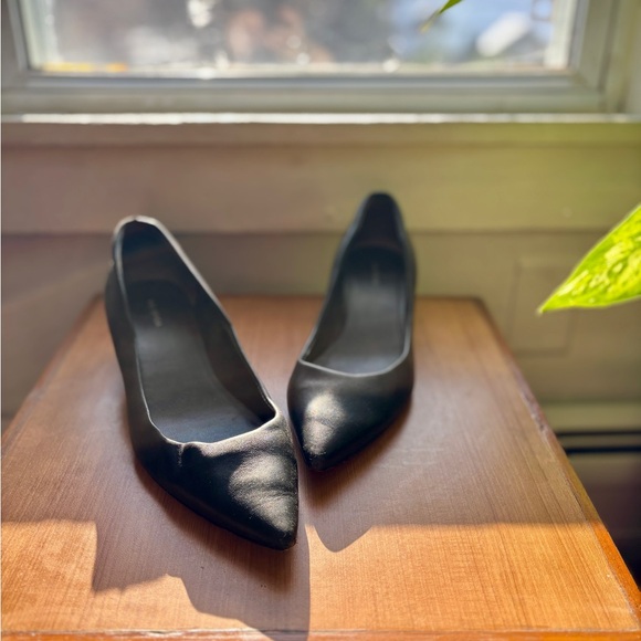 Vintage Via Spiga Block Heel Black Leather Pointed Toe Pumps - Picture 2 of 7